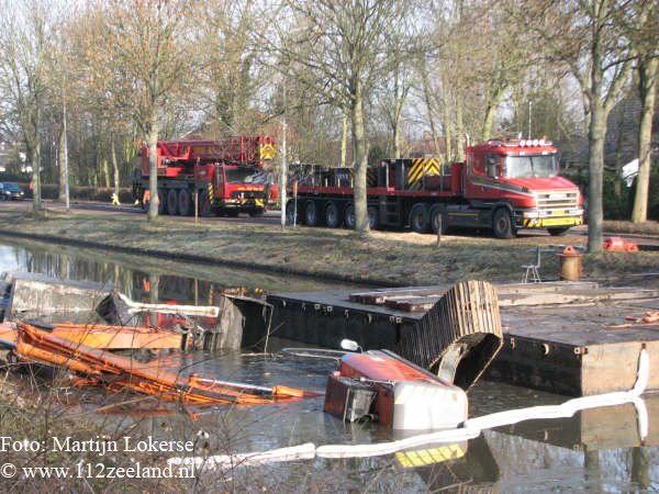 Hulpdiensten uitgerukt voor kraan in de Gracht Zierikzee